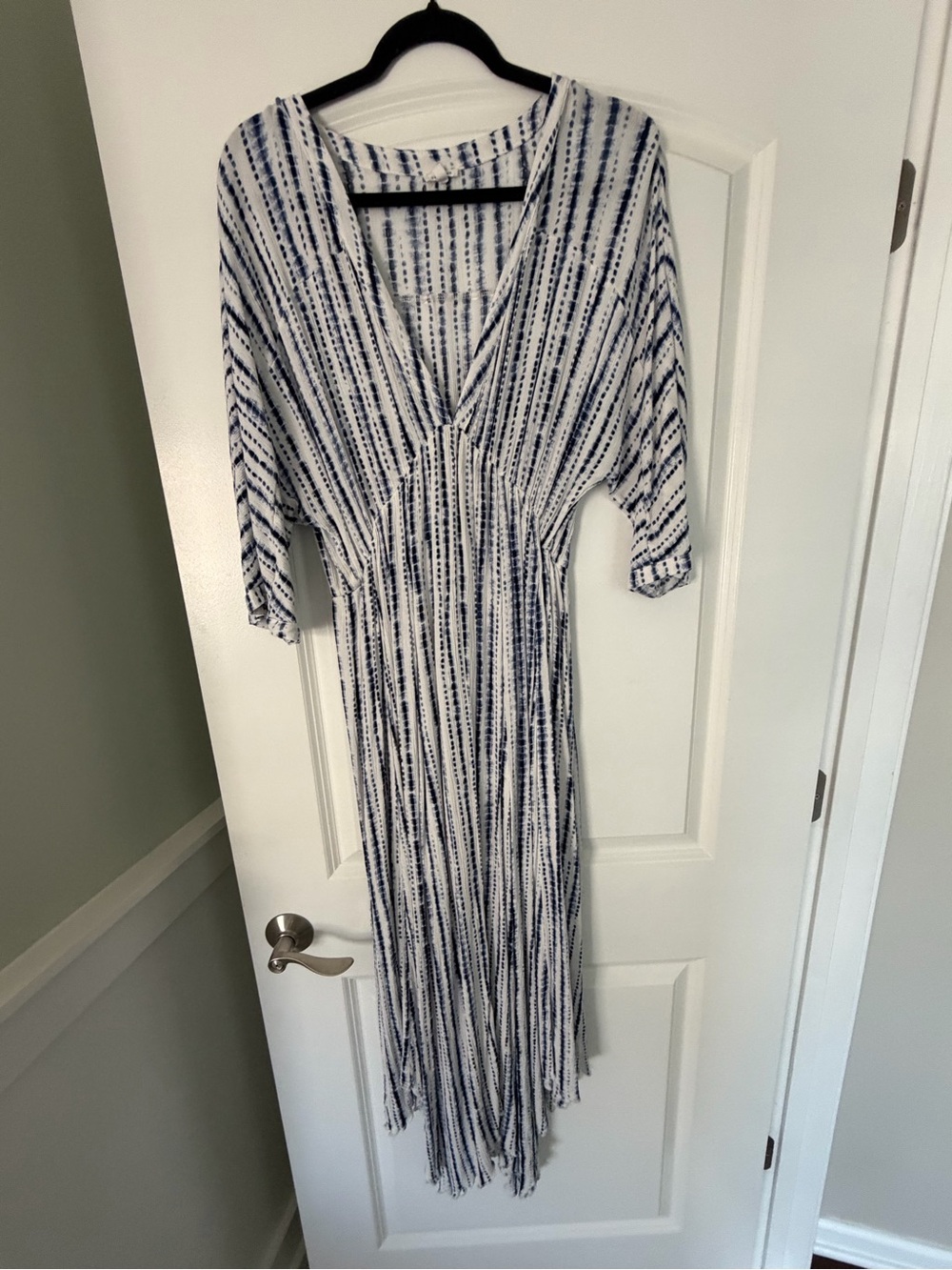 En Creme Navy and White V-Neck Maxi Dress